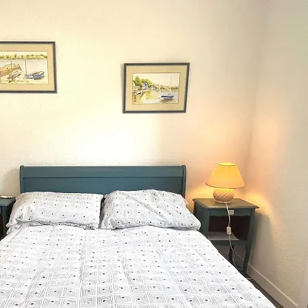 : Port, Et Restaurants A Pied, Terrasse Et Parking - Fr-1-481-146 *